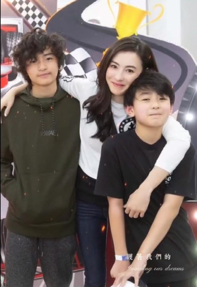 Vết nhơ khó gột rửa của 2 sao nữ hạng A-5