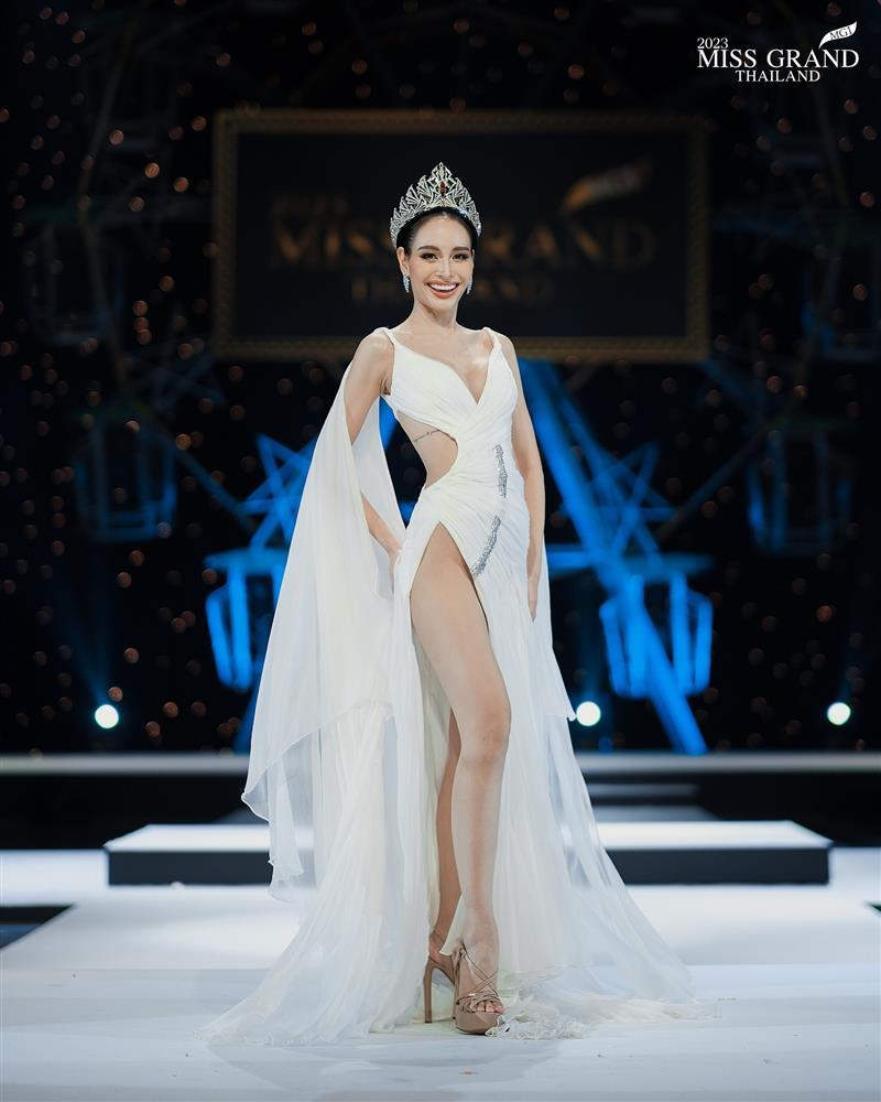 Váy áo cắt xẻ phản cảm tràn ngập Hoa hậu Hòa bình Thái Lan-6