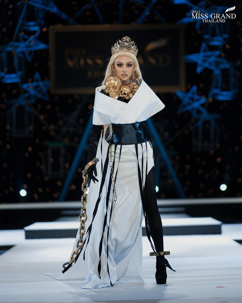 Váy áo cắt xẻ phản cảm tràn ngập Hoa hậu Hòa bình Thái Lan-7