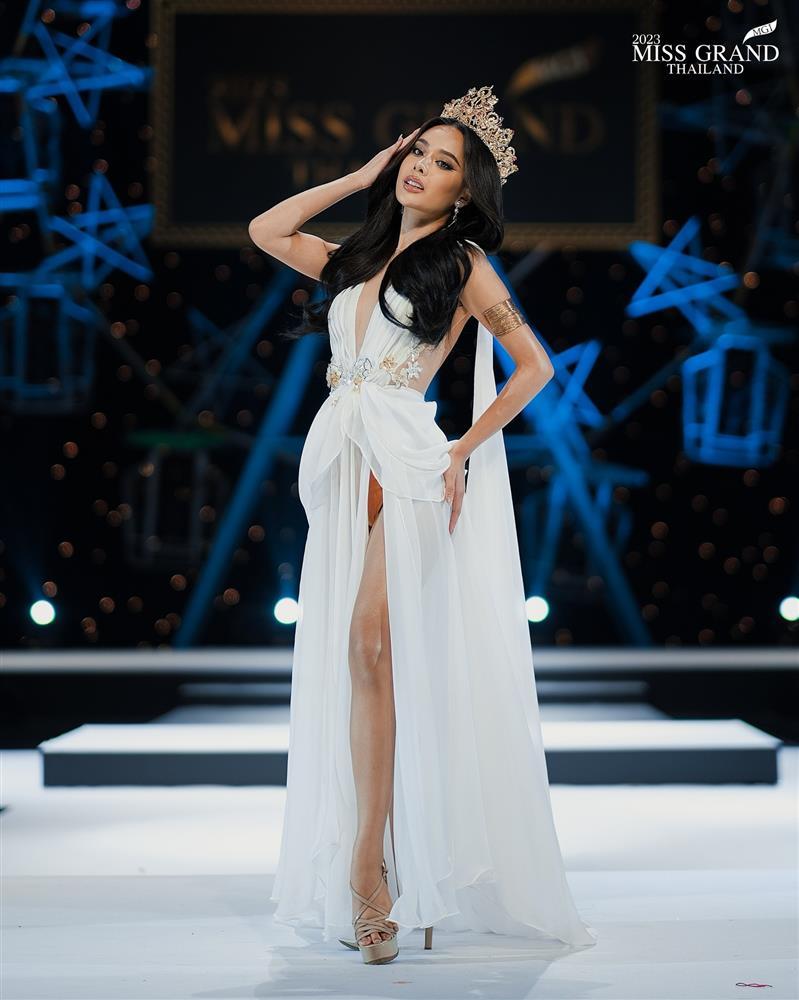 Váy áo cắt xẻ phản cảm tràn ngập Hoa hậu Hòa bình Thái Lan-9