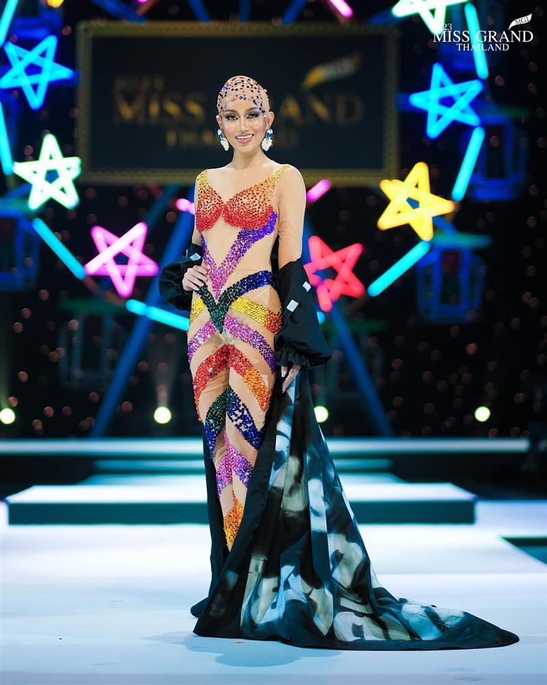 Váy áo cắt xẻ phản cảm tràn ngập Hoa hậu Hòa bình Thái Lan-14