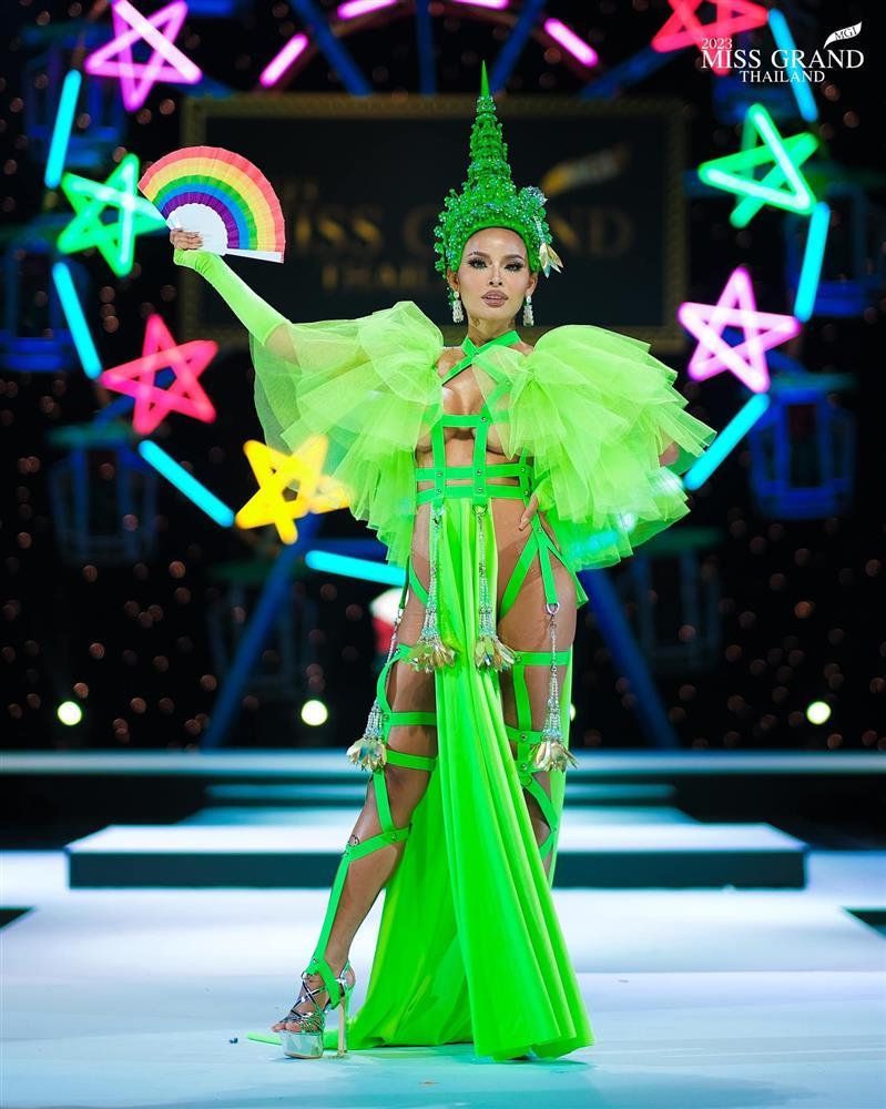 Váy áo cắt xẻ phản cảm tràn ngập Hoa hậu Hòa bình Thái Lan-15