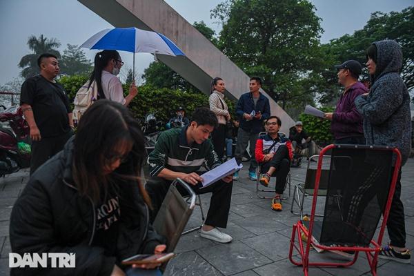 Thanh Sơn tất tả chạy show, ăn bánh mỳ khi đóng phim cùng Khả Ngân-5