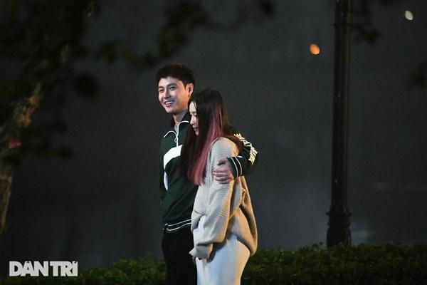 Thanh Sơn tất tả chạy show, ăn bánh mỳ khi đóng phim cùng Khả Ngân-12