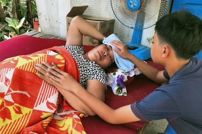 Người chồng đêm đêm đi bắt chuột kiếm tiền chữa bệnh cho vợ-3