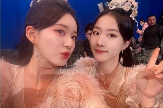 Hơn 100 triệu người xem ảnh đọ sắc của Triệu Lộ Tư và diễn viên đóng thế