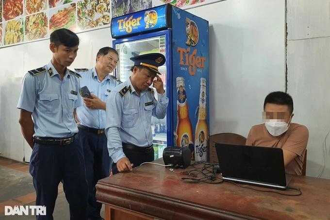 Chủ quán bị tố chặt chém nói gì về 3 khách Trung Quốc ăn hết 12kg hải sản?-1