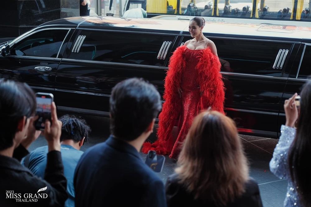 Thí sinh Hoa hậu Hòa bình Thái Lan làm lố-11