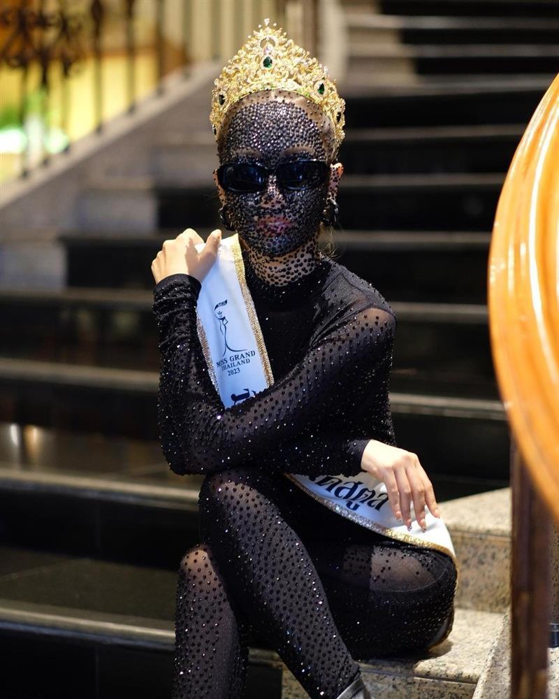 Thí sinh Hoa hậu Hòa bình Thái Lan làm lố-15