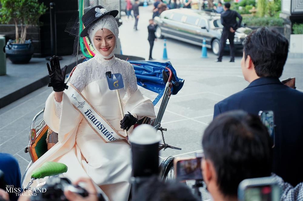 Thí sinh Hoa hậu Hòa bình Thái Lan làm lố-7