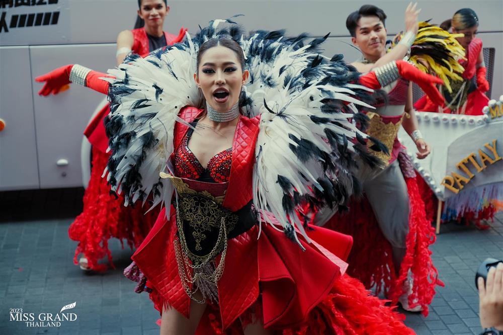 Thí sinh Hoa hậu Hòa bình Thái Lan làm lố-10