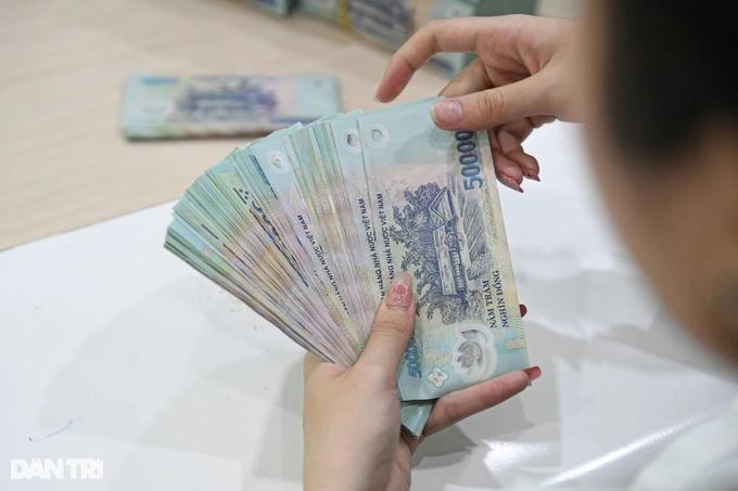 Nhân viên tư vấn liều mình bán bảo hiểm vì hoa hồng cao?-2