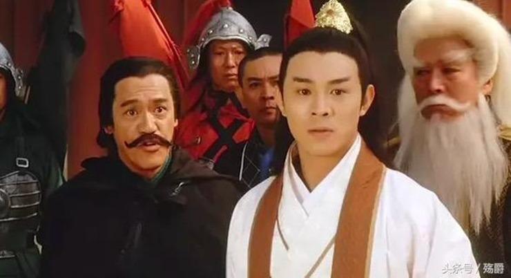 Cảnh vua hài nhìn trộm mỹ nữ tắm bất ngờ hot xình xịch-10