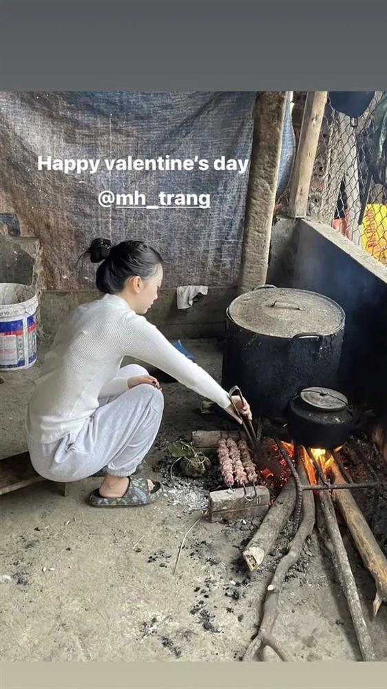 Cách ứng xử của hội vợ, bạn gái cầu thủ khiến mẹ chồng bị chinh phục-4