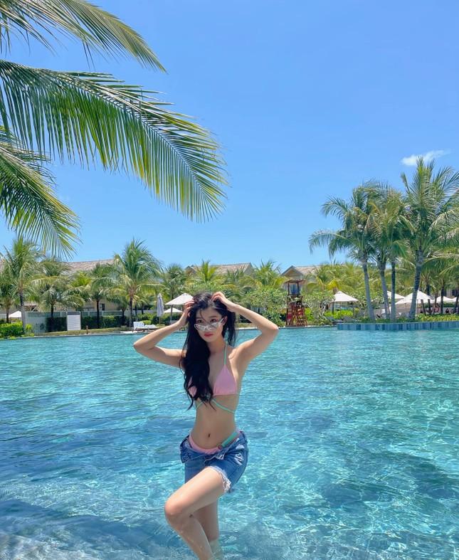 Chưa tới mùa Hè mà khán giả đã bỏng mắt với màn đọ bikini của các nàng Hậu-1