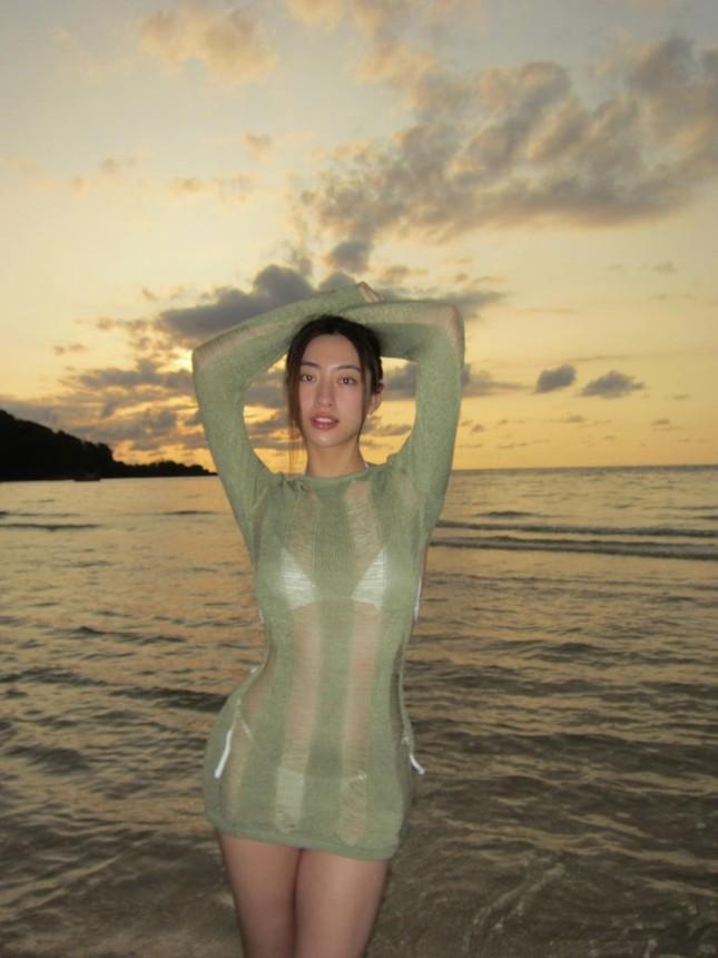 Chưa tới mùa Hè mà khán giả đã bỏng mắt với màn đọ bikini của các nàng Hậu-8