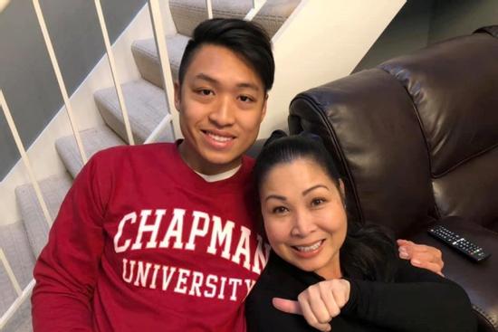 Con trai NSND Hồng Vân lên báo Mỹ, quay phim mời mẹ đóng