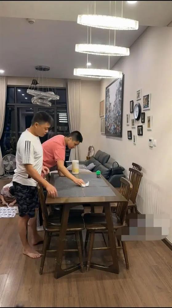 Quay cảnh ăn tối, BTV Quang Minh để lộ thế lực mạnh nhất nhà-3