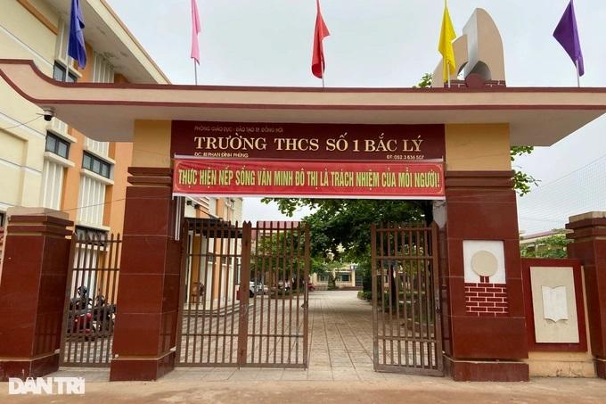 Xôn xao clip nữ sinh bắt bạn quỳ, tát liên tiếp 7 cái vào mặt-1