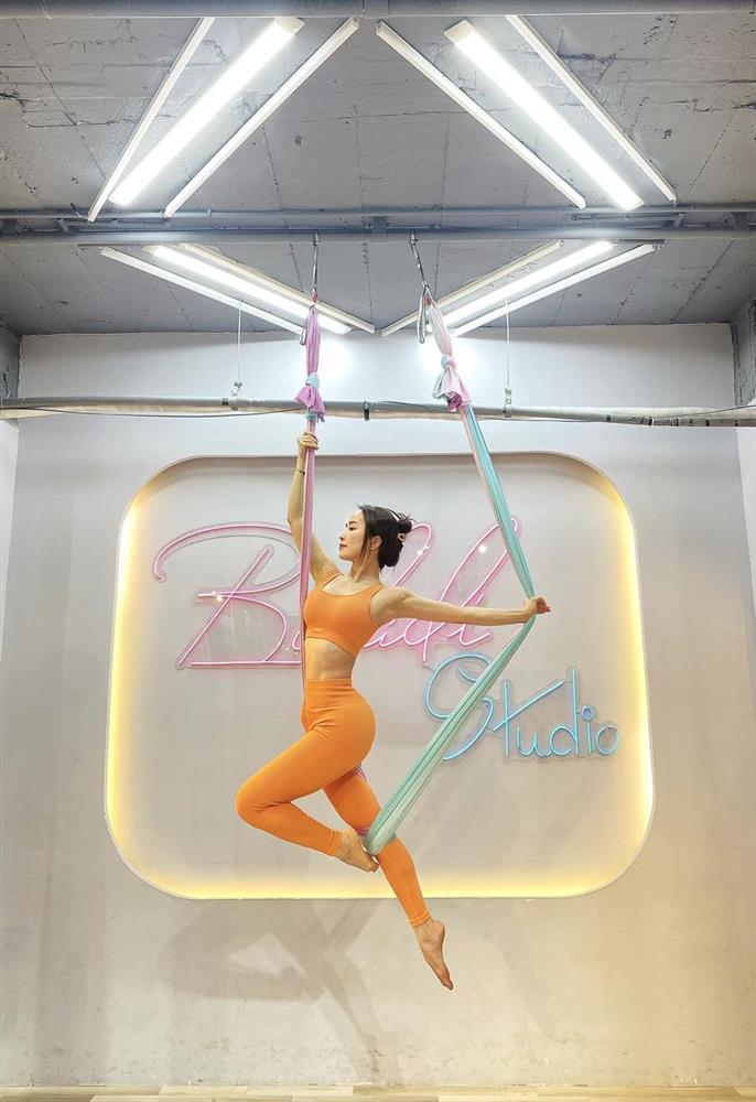 Quỳnh Nga khoe đường cong điêu luyện với dáng thuyền ra khơi cực cuốn-1