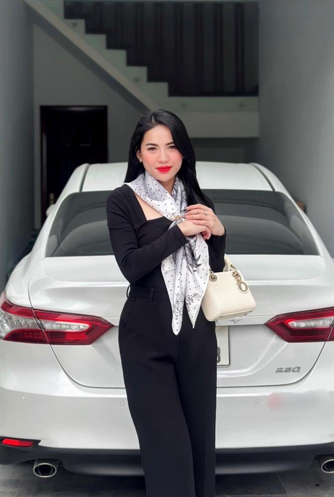 Chiến thần Võ Hà Linh giàu thế nào mua nhà, dát hàng hiệu kín người?-4