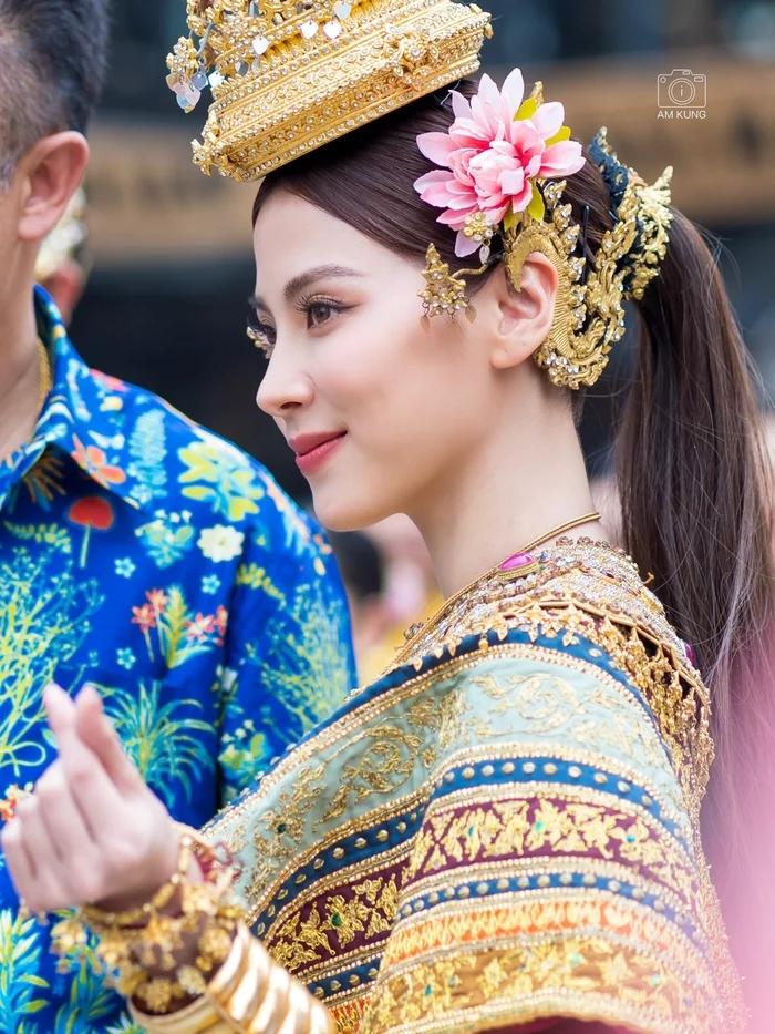 Baifern Pimchanok bừng sáng hóa nữ thần Songkran 2023-3