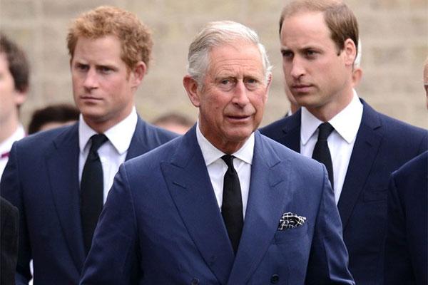 Chàng trai khốn khổ vì yêu cô gái mắc kẹt trong thân hình 8 tuổi-4