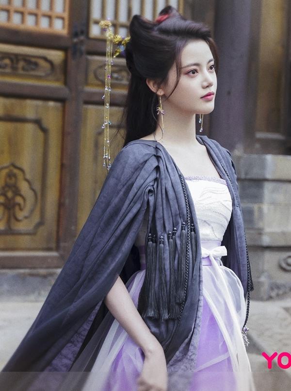 Nhan sắc tiểu hồ ly sinh năm 2000 đánh bại nữ chính Bạch Lộc-1