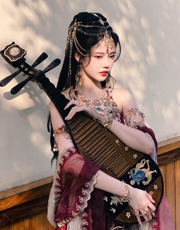 Nhan sắc tiểu hồ ly sinh năm 2000 đánh bại nữ chính Bạch Lộc-7