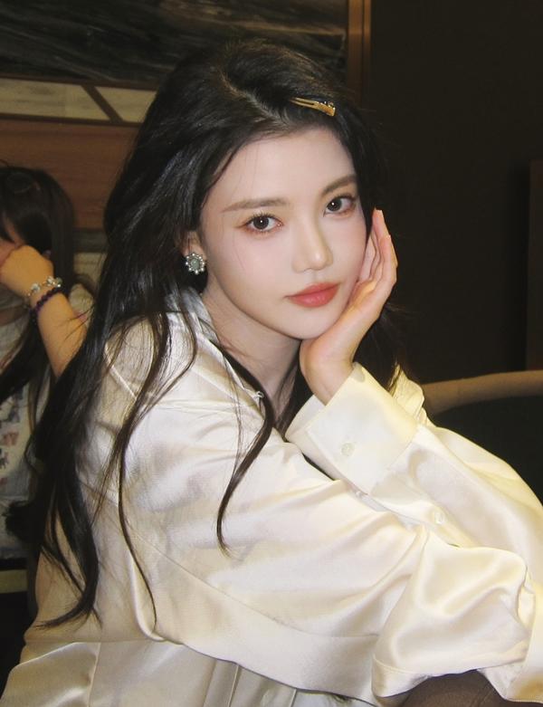 Nhan sắc tiểu hồ ly sinh năm 2000 đánh bại nữ chính Bạch Lộc-12