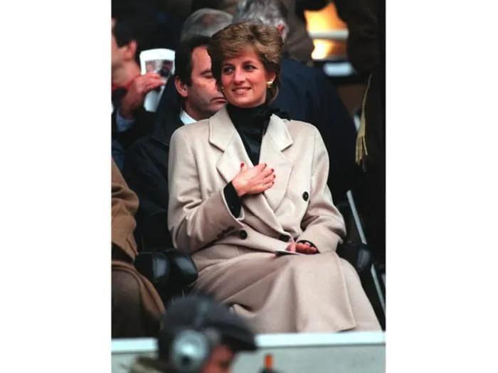 Vì sao Vương phi Kate chọn sơn móng tay không phù hợp Vương thất?-3