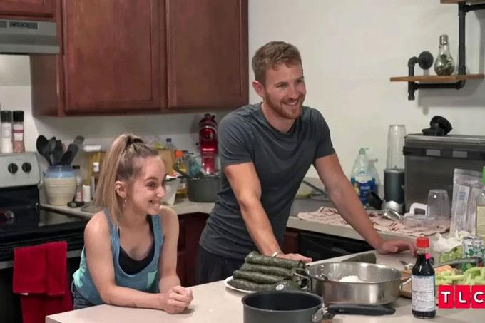 Chàng trai khốn khổ vì yêu cô gái mắc kẹt trong thân hình 8 tuổi-3