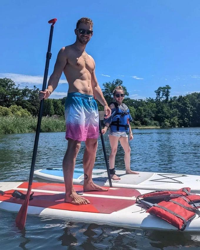 Chàng trai khốn khổ vì yêu cô gái mắc kẹt trong thân hình 8 tuổi-2