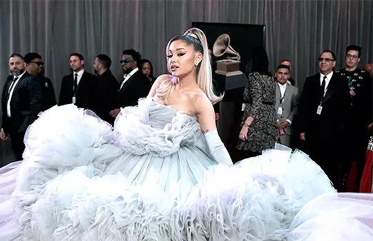 Ariana Grande từng rất lộng lẫy khi diện đầm công chúa-2