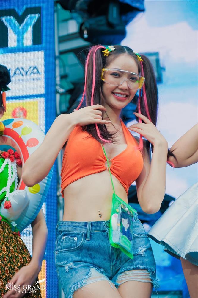 Thí sinh Hoa hậu Hòa bình Thái Lan mặc hở dự lễ hội té nước-5