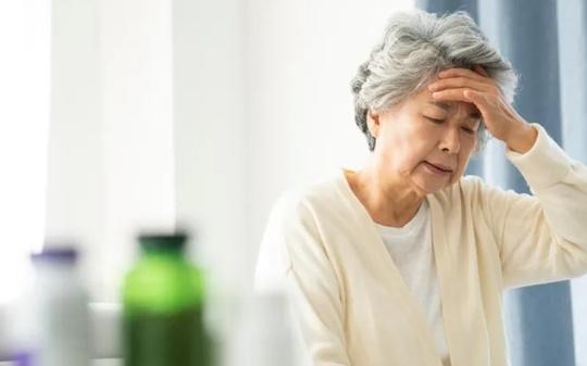 Những tình huống ra mắt trái ngang, khó xử-2