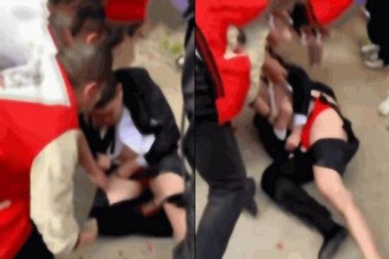 Chú rể bị bạn bè trêu đùa quá trớn, lột sạch đồ, vest cũng bị xé tả tơi