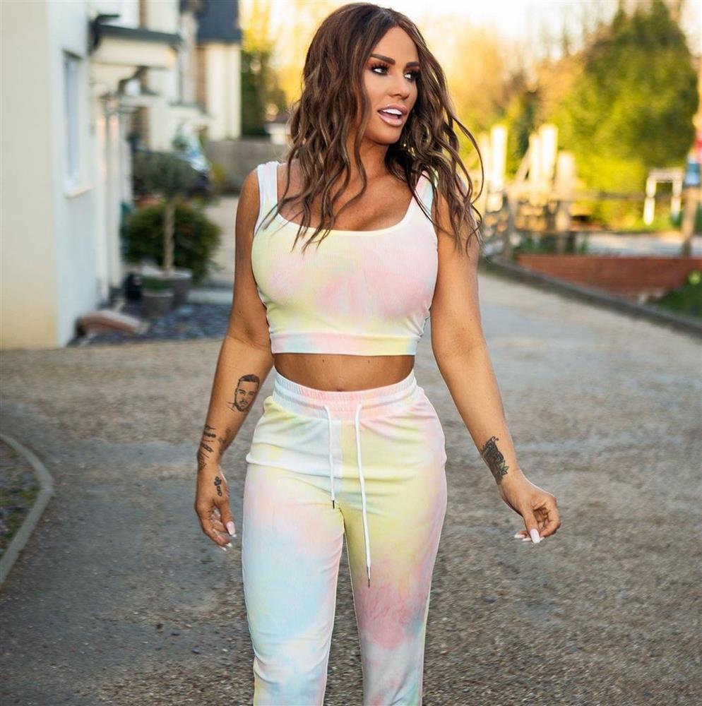 Mỹ nhân nước Anh đối mặt nhiều nguy cơ sau 16 lần tu sửa vòng 1-1