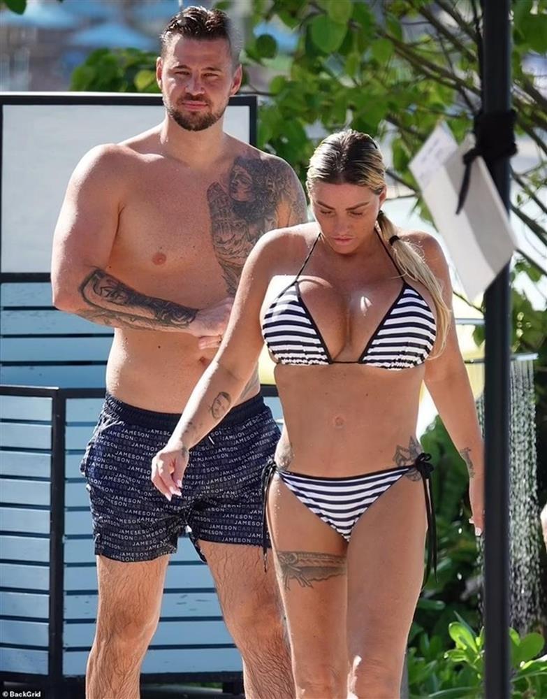 Mỹ nhân nước Anh đối mặt nhiều nguy cơ sau 16 lần tu sửa vòng 1-7