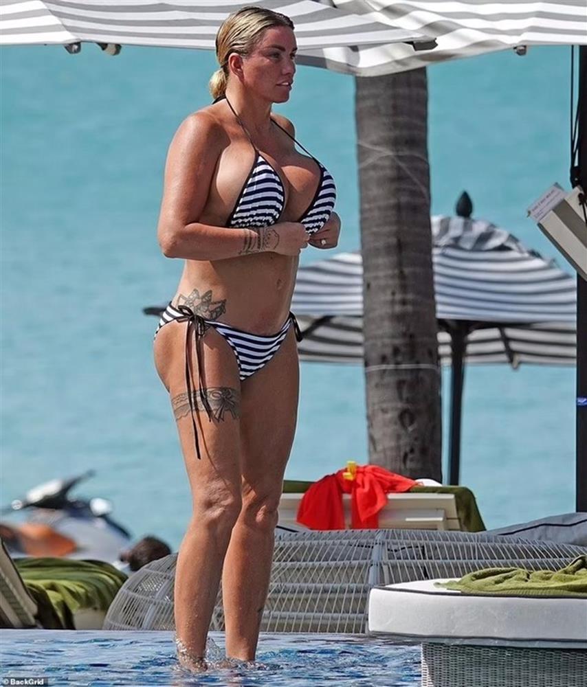 Mỹ nhân nước Anh đối mặt nhiều nguy cơ sau 16 lần tu sửa vòng 1-8