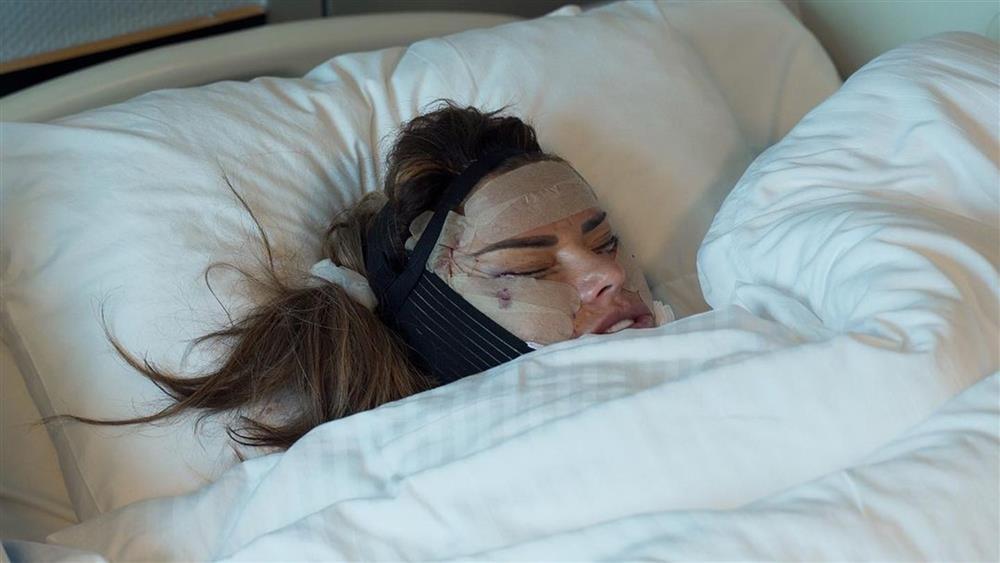 Mỹ nhân nước Anh đối mặt nhiều nguy cơ sau 16 lần tu sửa vòng 1-10