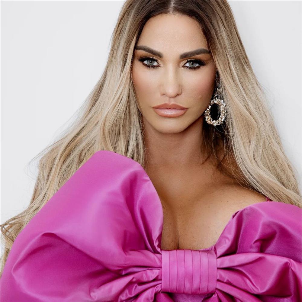 Mỹ nhân nước Anh đối mặt nhiều nguy cơ sau 16 lần tu sửa vòng 1-9