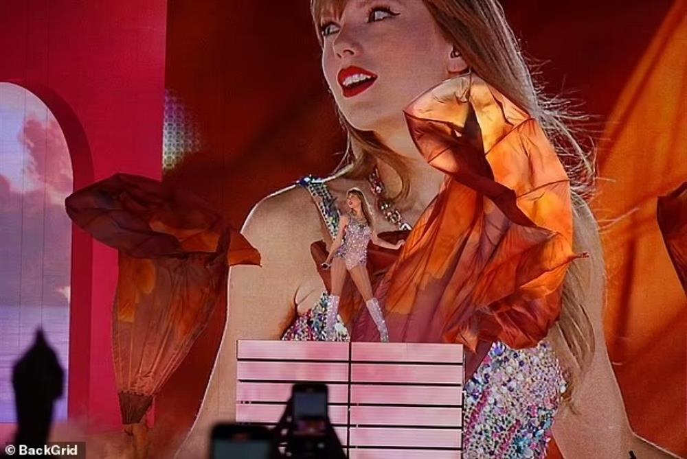 Taylor Swift trở lại sân khấu sau chia tay bạn trai Joe Alwyn-3