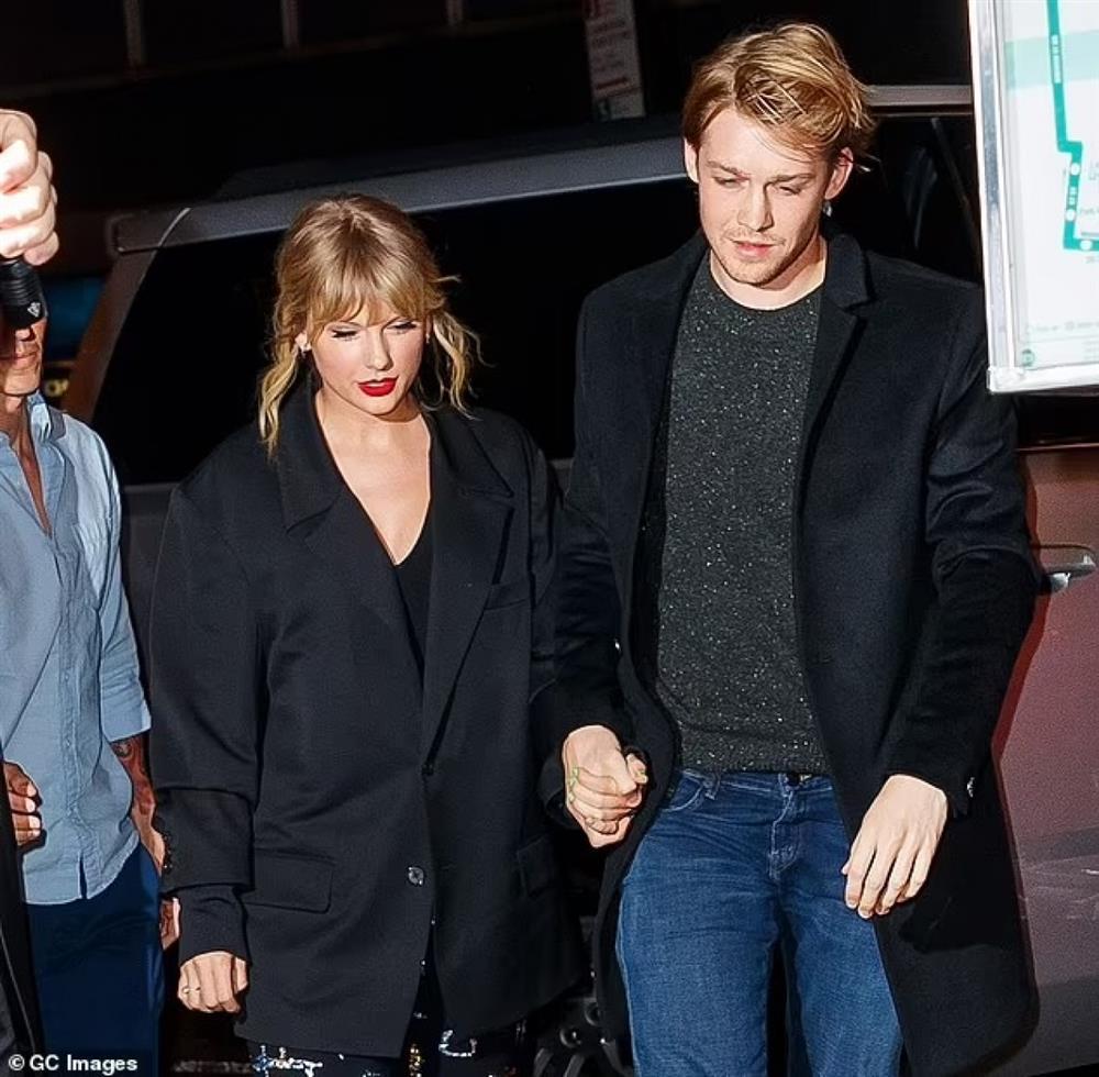 Taylor Swift trở lại sân khấu sau chia tay bạn trai Joe Alwyn-6