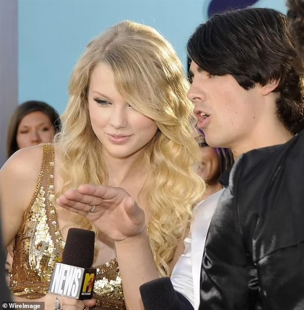 Taylor Swift trở lại sân khấu sau chia tay bạn trai Joe Alwyn-8