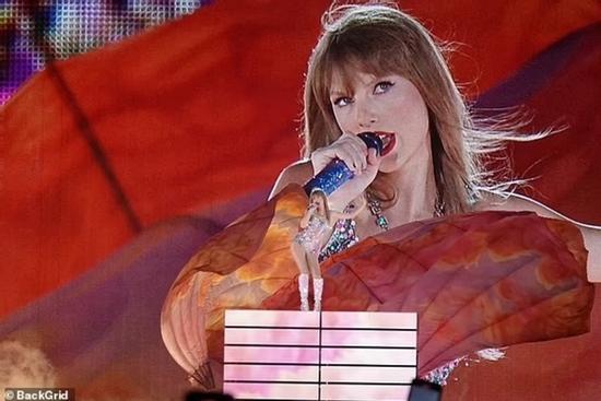 Taylor Swift trở lại sân khấu sau chia tay bạn trai Joe Alwyn