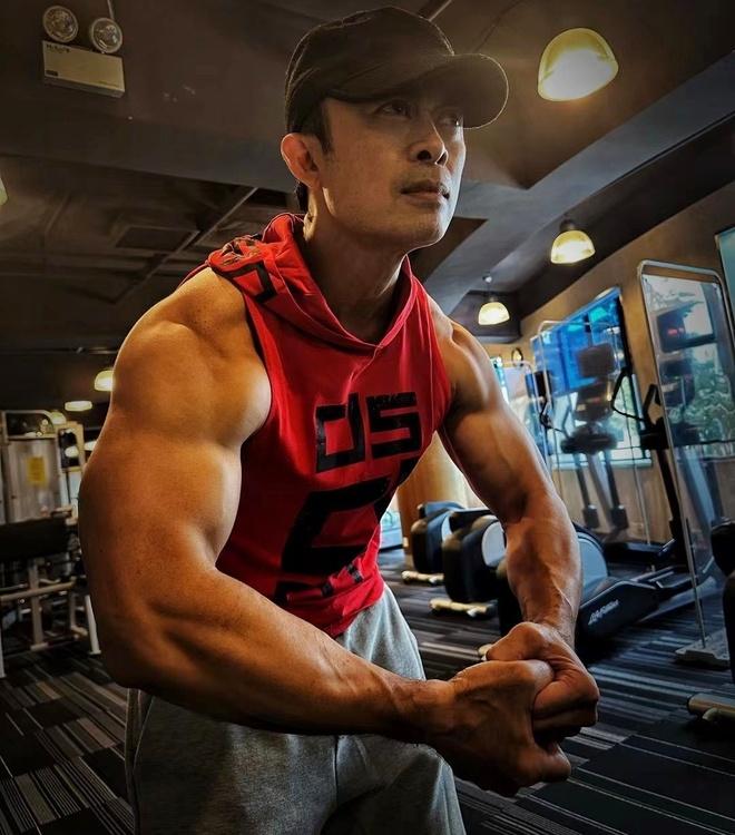 Đời thực của Ngưu Ma Vương: Người U50 cơ bắp cuồn cuộn, kẻ tuổi xế chiều ngồi xe lăn-2