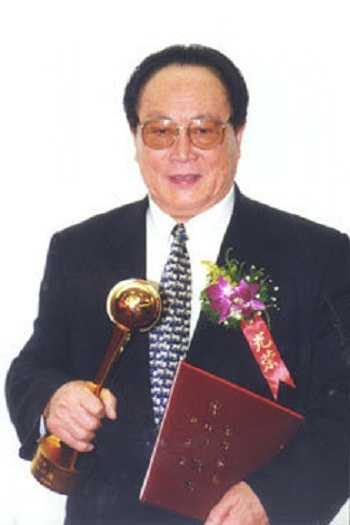 Đời thực của Ngưu Ma Vương: Người U50 cơ bắp cuồn cuộn, kẻ tuổi xế chiều ngồi xe lăn-8