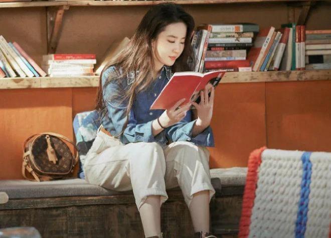 Đam mê đọc sách ít người biết của ‘thần tiên tỷ tỷ’ Lưu Diệc Phi-4