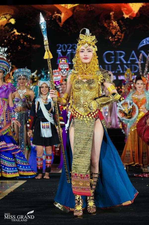 Trang phục dân tộc rùng rợn ở Hoa hậu Hòa bình Thái Lan-2